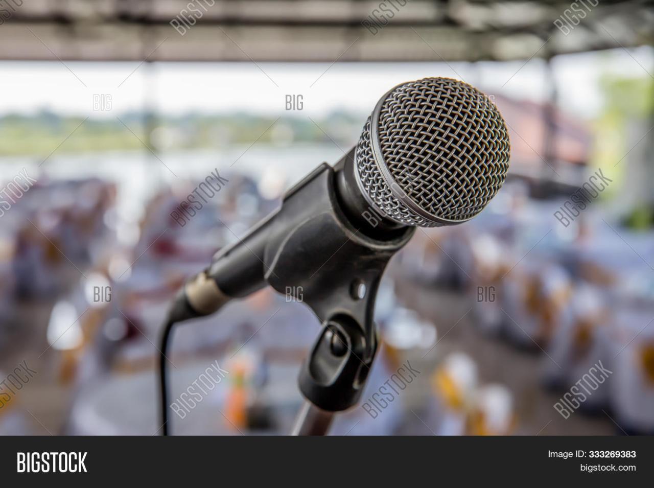 Microphone on Stage Microphone Stock Illustration - Illustration of ... Microphone on Stage Microphone Stock Illustration - Illustration of ...