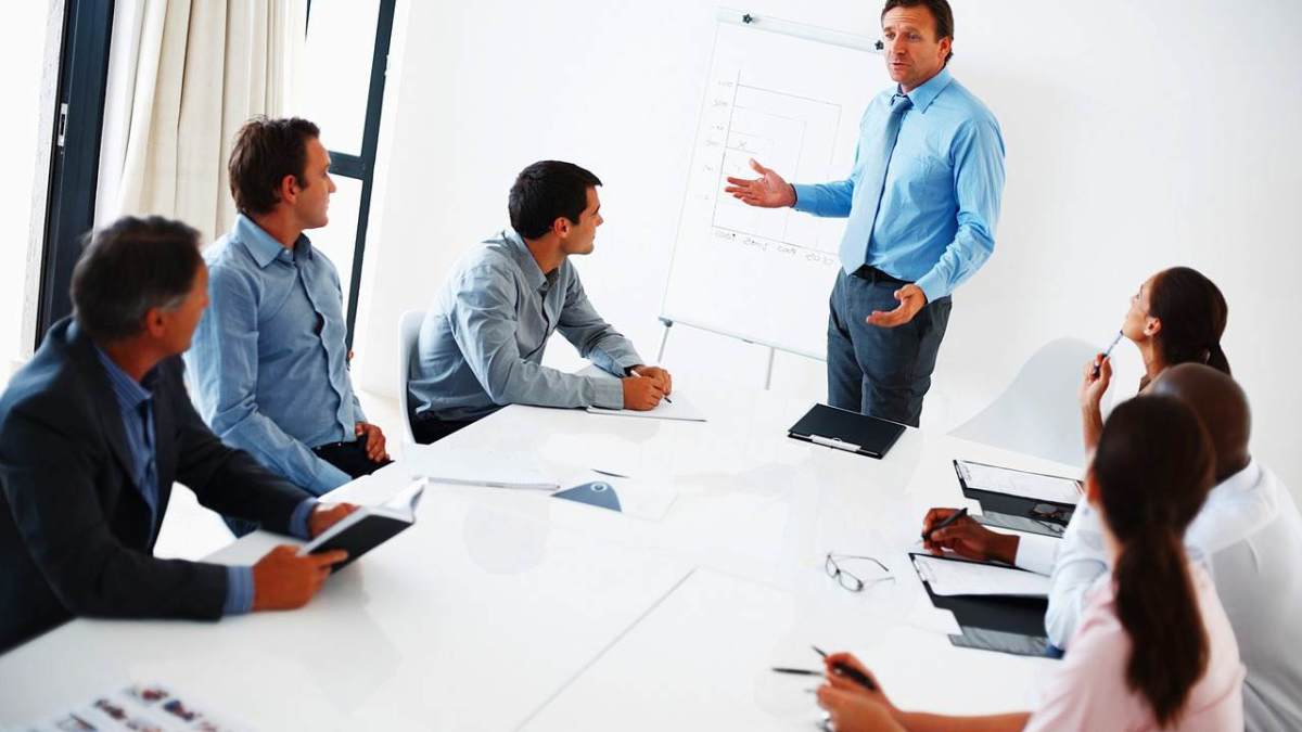 Solved Making eye contact with audience members while | Chegg.com Solved Making eye contact with audience members while | Chegg.com